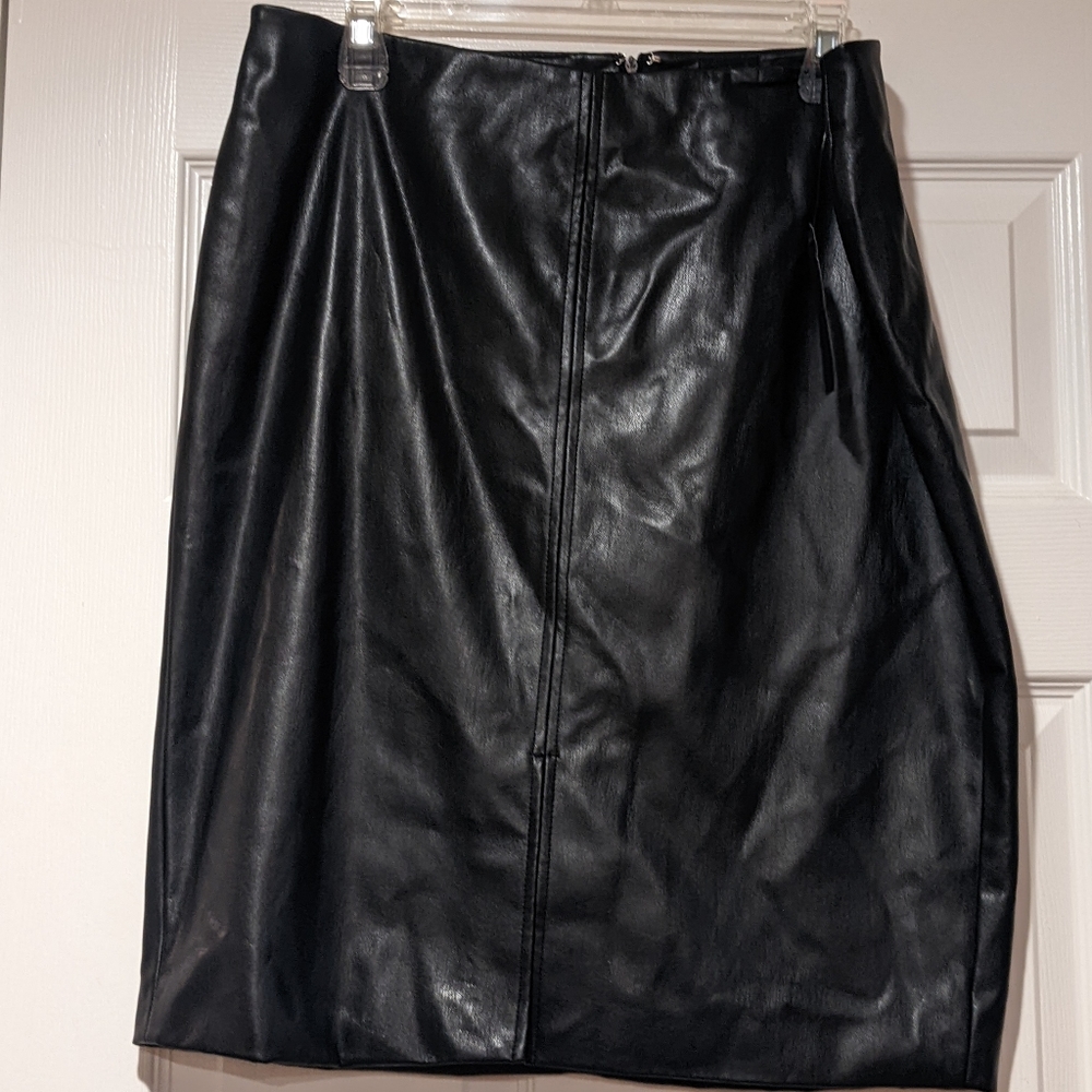 NWT Women's 14 Worthington Black Faux Leather Midi Skirt